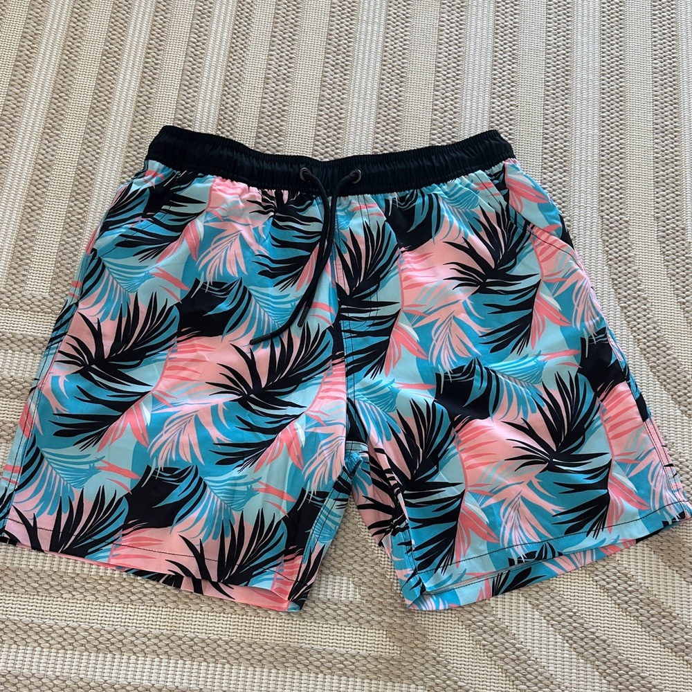 nwot Mens large swim shorts boutique